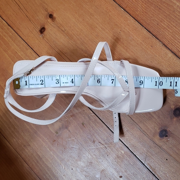 8.5 Wild Diva Lounge Kitsa strappy block heel sandal - Picture 7 of 7